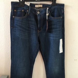 Levi’s boyfriend jeans
